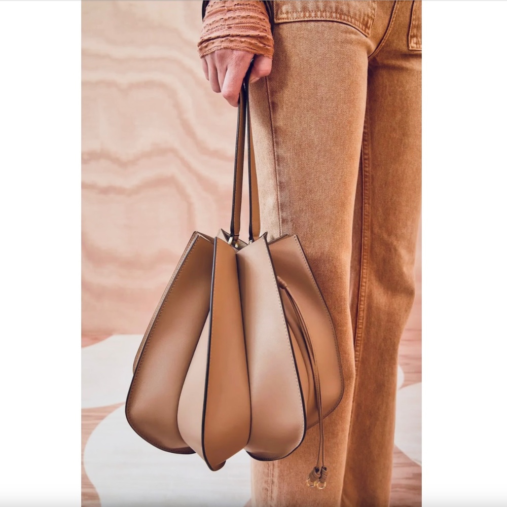 Ulla Johnson Beige Leather Lotus Flower Large Shoulder Bag - Picture 7 of 11